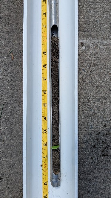 Photo: A soil boring taken in the rain garden basin showing
accumulated sediment on top of the underlying native sandy soils.